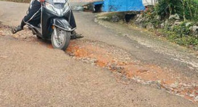ജൽജീവൻ മിഷൻ പദ്ധതി ; ദുരിതത്തില് യാത്രക്കാര് ജൽജീവൻ മിഷൻ പദ്ധതി ; ദുരിതത്തില് യാത്രക്കാര്