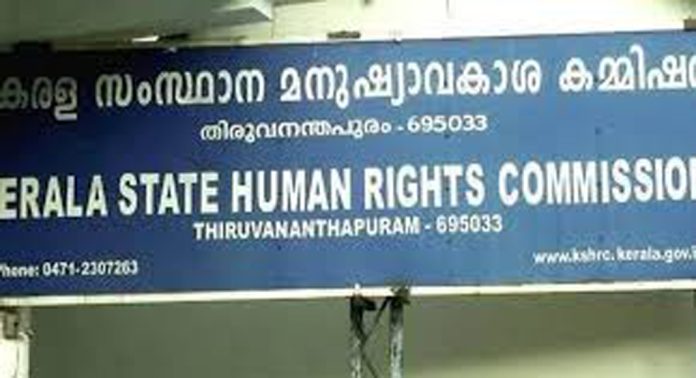 ബസ്സുകളിൽ വാതിലുകൾക്ക് വീതികുറവ് : മനുഷ്യാവകാശ കമ്മീഷൻ കേസെടുത്തു ബസ്സുകളിൽ വാതിലുകൾക്ക് വീതികുറവ് : മനുഷ്യാവകാശ കമ്മീഷൻ കേസെടുത്തു