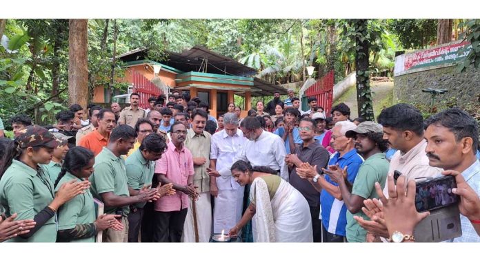 ഹരിതം ആരണ്യകം രണ്ടാം ഘട്ടം പ്ലാച്ചേരിയിൽ നിന്നും തുടക്കമായി ഹരിതം ആരണ്യകം രണ്ടാം ഘട്ടം പ്ലാച്ചേരിയിൽ നിന്നും തുടക്കമായി