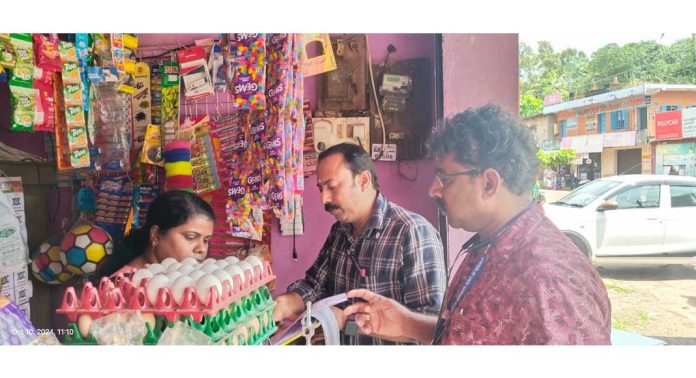 ഇരവിപേരൂരിൽ വ്യാപാര സ്ഥാപനങ്ങളിൽ കർശന പരിശോധന ഇരവിപേരൂരിൽ വ്യാപാര സ്ഥാപനങ്ങളിൽ കർശന പരിശോധന