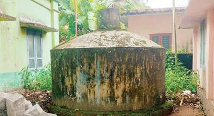 ഒരു പ്രയോജനവുമില്ലാതെ സർക്കാർ സ്ഥാപനങ്ങളിലെ മഴവെള്ളസംഭരണികൾ ഒരു പ്രയോജനവുമില്ലാതെ സർക്കാർ സ്ഥാപനങ്ങളിലെ മഴവെള്ളസംഭരണികൾ
