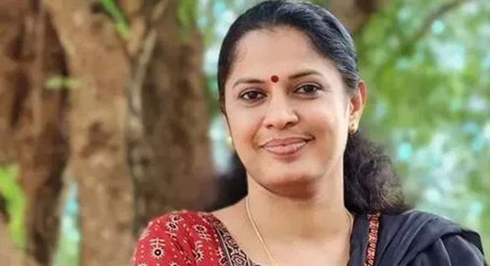 കണ്ണൂര് മുൻ ജില്ലാ പഞ്ചായത്ത് പ്രസിഡന്റ് പി പി ദിവ്യയ്ക്ക് ജാമ്യ വ്യവസ്ഥകളിൽ ഇളവ് കണ്ണൂര് മുൻ ജില്ലാ പഞ്ചായത്ത് പ്രസിഡന്റ് പി പി ദിവ്യയ്ക്ക് ജാമ്യ വ്യവസ്ഥകളിൽ ഇളവ്