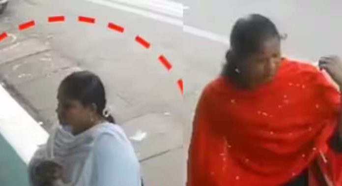 അമ്മയുടെ കയ്യിലിരുന്ന കുഞ്ഞിന്റെ മാല പൊട്ടിച്ച് യുവതികൾ അമ്മയുടെ കയ്യിലിരുന്ന കുഞ്ഞിന്റെ മാല പൊട്ടിച്ച് യുവതികൾ