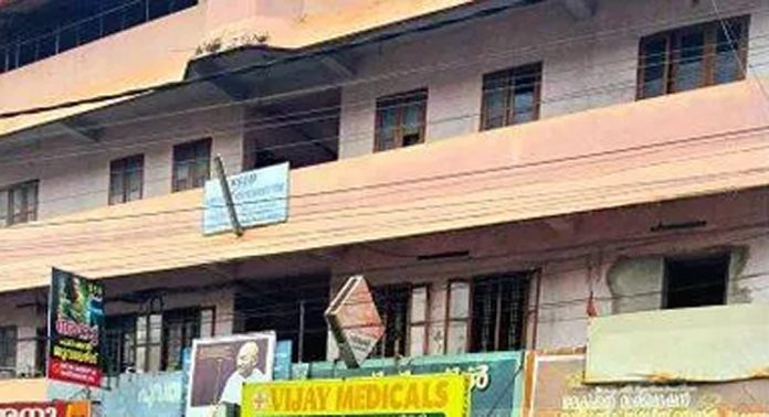 ഏഴംകുളം കെ.എസ്.ഇ.ബി ഓഫീസിൽ സ്ഥലപരിമിതി രൂക്ഷം ഏഴംകുളം കെ.എസ്.ഇ.ബി ഓഫീസിൽ സ്ഥലപരിമിതി രൂക്ഷം