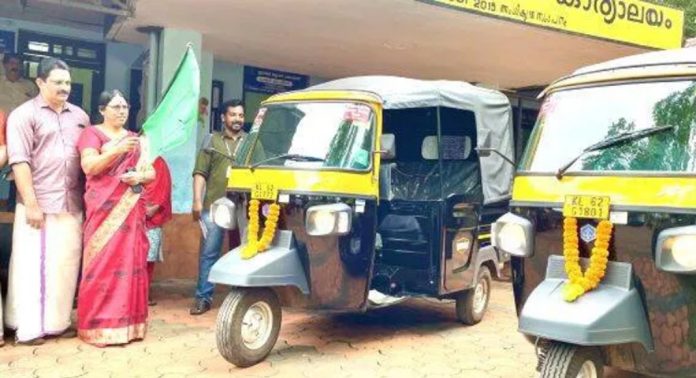 സ്വയംതൊഴിൽ പദ്ധതി ; ഓട്ടോറിക്ഷ വിതരണം ചെയ്തു സ്വയംതൊഴിൽ പദ്ധതി ; ഓട്ടോറിക്ഷ വിതരണം ചെയ്തു