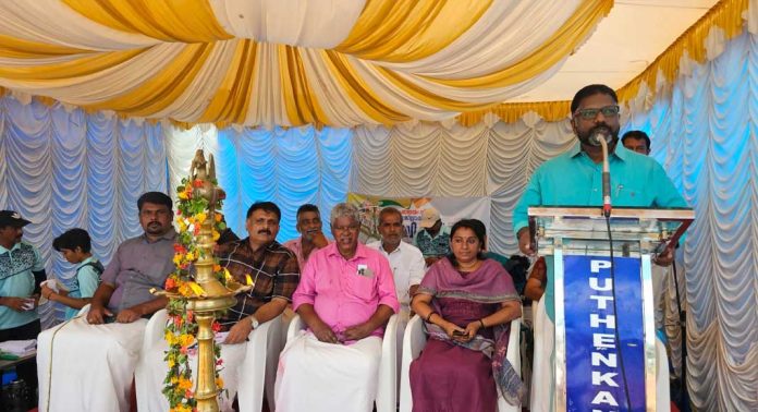 കൊടുമണ് ഇന്റര്നാഷണല് സ്റ്റേഡിയത്തില് സ്ഥിരം പവലിയന് നിര്മ്മിക്കും : ഡെപ്യൂട്ടി സ്പീക്കര് കൊടുമണ് ഇന്റര്നാഷണല് സ്റ്റേഡിയത്തില് സ്ഥിരം പവലിയന് നിര്മ്മിക്കും : ഡെപ്യൂട്ടി സ്പീക്കര്