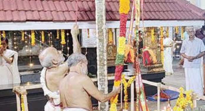 മതിൽഭാഗം ഗോവിന്ദൻകുളങ്ങര ദേവീക്ഷേത്രത്തിലെ നവരാത്രി ഉത്സവത്തിന് കൊടിയേറി മതിൽഭാഗം ഗോവിന്ദൻകുളങ്ങര ദേവീക്ഷേത്രത്തിലെ നവരാത്രി ഉത്സവത്തിന് കൊടിയേറി