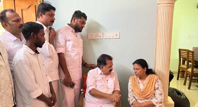 നവീന് ബാബുവിന്റെ മരണം ; കേസ് തേച്ചു മാച്ചു കളയാന് എല്ലാ ശ്രമവും സിപിഎം നടത്തുന്നു ; രമേശ് ചെന്നിത്തല നവീന് ബാബുവിന്റെ മരണം ; കേസ് തേച്ചു മാച്ചു കളയാന് എല്ലാ ശ്രമവും സിപിഎം നടത്തുന്നു ; രമേശ് ചെന്നിത്തല
