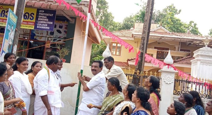 ഇലന്തൂർ മണ്ഡലം മഹിളാ കോൺഗ്രസ് ഗാന്ധി ജയന്തി ദിനത്തിൽ സ്ഥാപിച്ച പുതിയ കൊടിമരത്തിന്റെ ഉദ്ഘാടനം നടന്നു ഇലന്തൂർ മണ്ഡലം മഹിളാ കോൺഗ്രസ് ഗാന്ധി ജയന്തി ദിനത്തിൽ സ്ഥാപിച്ച പുതിയ കൊടിമരത്തിന്റെ ഉദ്ഘാടനം നടന്നു
