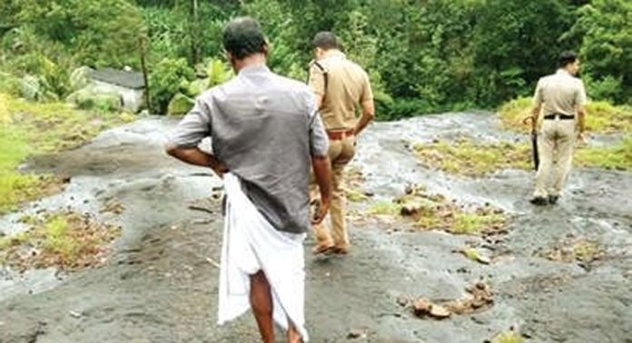 തട്ടുപാറയിലെ ശിലാഫലകം നശിപ്പിച്ചു തട്ടുപാറയിലെ ശിലാഫലകം നശിപ്പിച്ചു