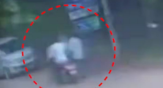 എഡിഎമ്മിനെ ഒക്ടോബർ ആറിന് പിന്തുടർന്ന് വന്ന സ്കൂട്ടർ യാത്രികൻ പ്രശാന്തനാണെന്ന് നിഗമനം ; സിസിടിവി ദൃശ്യം ശേഖരിച്ച് പോലീസ് എഡിഎമ്മിനെ ഒക്ടോബർ ആറിന് പിന്തുടർന്ന് വന്ന സ്കൂട്ടർ യാത്രികൻ പ്രശാന്തനാണെന്ന് നിഗമനം ; സിസിടിവി ദൃശ്യം ശേഖരിച്ച് പോലീസ്