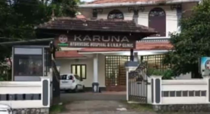 ആയുർവേദ ആശുപത്രിയിലെ വിഷ ചികിത്സകനെതിരെ ജീവനക്കാരിയുടെ പീഡന പരാതി ; ചോദ്യം ചെയ്തവരെ ആക്രമിച്ചെന്നും ആരോപണം ആയുർവേദ ആശുപത്രിയിലെ വിഷ ചികിത്സകനെതിരെ ജീവനക്കാരിയുടെ പീഡന പരാതി ; ചോദ്യം ചെയ്തവരെ ആക്രമിച്ചെന്നും ആരോപണം