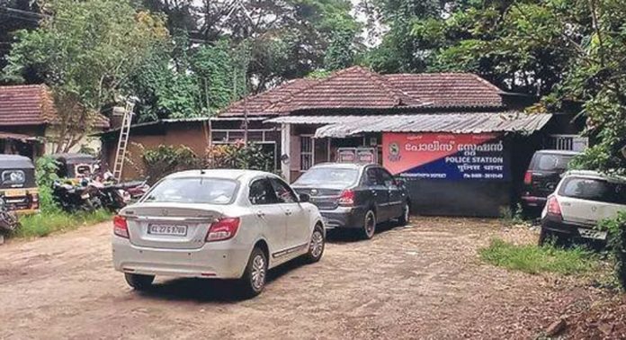 അവഗണനയുടെ പടുകുഴിയില് പുളിക്കീഴ് പോലീസ് സ്റ്റേഷന് അവഗണനയുടെ പടുകുഴിയില് പുളിക്കീഴ് പോലീസ് സ്റ്റേഷന്