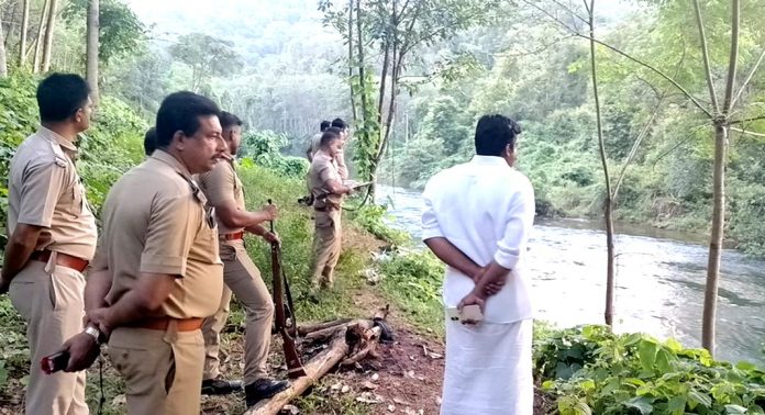 കാട്ടാന പേടിയില് ചിറ്റാര് …. പരിഹാരം ഉണ്ടാകുമെന്ന് വനം വകുപ്പും എം.എല്.എയും കാട്ടാന പേടിയില് ചിറ്റാര് …. പരിഹാരം ഉണ്ടാകുമെന്ന് വനം വകുപ്പും എം.എല്.എയും