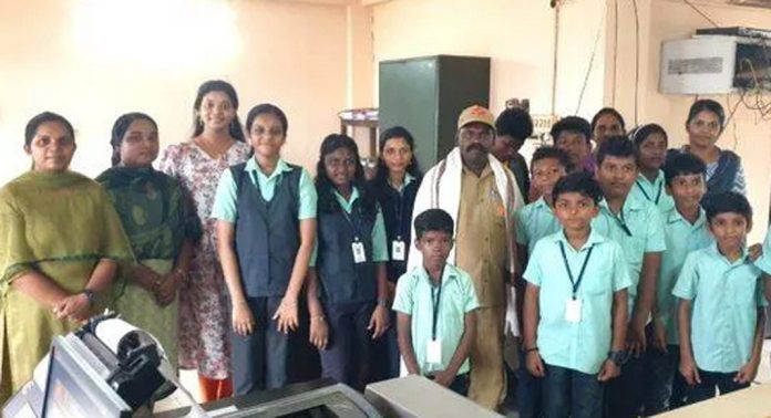 ലോകതപാൽ ദിനത്തിന്റെ ഭാഗമായി പോസ്റ്റ് ഓഫീസ് സന്ദർശിച്ച് കുമ്പനാട് ഗവ. യു.പി സ്കൂൾ വിദ്യാർത്ഥികൾ ലോകതപാൽ ദിനത്തിന്റെ ഭാഗമായി പോസ്റ്റ് ഓഫീസ് സന്ദർശിച്ച് കുമ്പനാട് ഗവ. യു.പി സ്കൂൾ വിദ്യാർത്ഥികൾ
