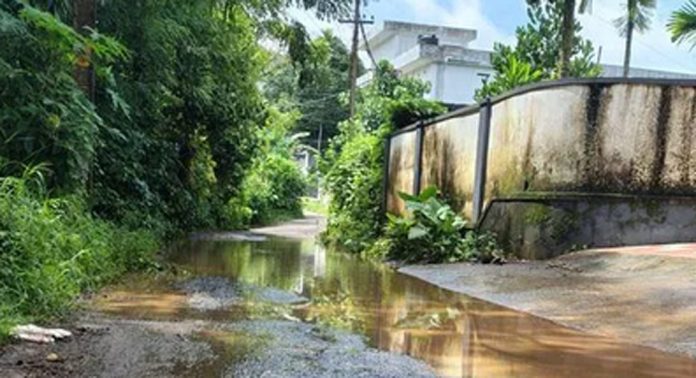 മല്ലപ്പള്ളി എസ്എൻഡിപിപ്പടി മഞ്ഞത്താനം റോഡിലെ വെള്ളക്കെട്ട് ; യാത്രക്കാര്ക്ക് ദുരിതമാകുന്നു മല്ലപ്പള്ളി എസ്എൻഡിപിപ്പടി മഞ്ഞത്താനം റോഡിലെ വെള്ളക്കെട്ട് ; യാത്രക്കാര്ക്ക് ദുരിതമാകുന്നു