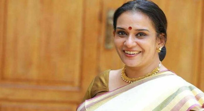 നടി മാലാപാര്വതിയില് നിന്ന് വെര്ച്വല് അറസ്റ്റിലെന്ന് ഭീഷണിപ്പെടുത്തി പണം തട്ടാന് ശ്രമം നടി മാലാപാര്വതിയില് നിന്ന് വെര്ച്വല് അറസ്റ്റിലെന്ന് ഭീഷണിപ്പെടുത്തി പണം തട്ടാന് ശ്രമം