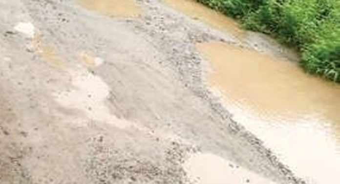 വാലാങ്കര-അയിരൂർ പൊറോട്ടമുക്ക് റോഡിന്റെ സ്ഥിതി അതീവഗുരുതരം വാലാങ്കര-അയിരൂർ പൊറോട്ടമുക്ക് റോഡിന്റെ സ്ഥിതി അതീവഗുരുതരം