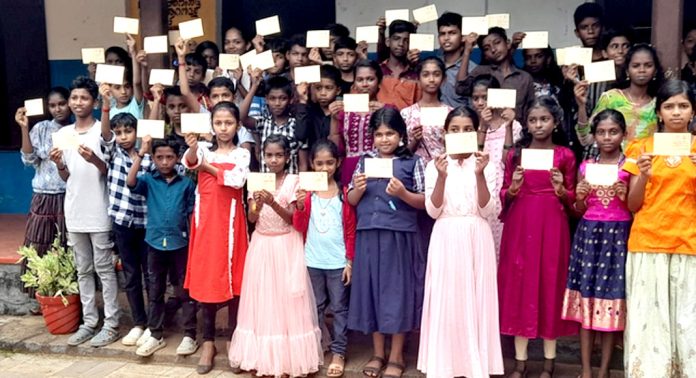 ലോക തപാൽ ദിനത്തില് സഹപാഠികൾക്ക് കത്തയച്ച് കുമ്പഴ എം.പി.വി.എച്ച്.എസ് സ്കൂളിലെ വിദ്യാര്ത്ഥികള് ലോക തപാൽ ദിനത്തില് സഹപാഠികൾക്ക് കത്തയച്ച് കുമ്പഴ എം.പി.വി.എച്ച്.എസ് സ്കൂളിലെ വിദ്യാര്ത്ഥികള്