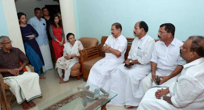 സണ്ണി ജോസഫ് എം.എൽ.എ നവീൻ ബാബുവിന്റെ കുടുംബാംഗങ്ങളെ സന്ദർശിച്ചു സണ്ണി ജോസഫ് എം.എൽ.എ നവീൻ ബാബുവിന്റെ കുടുംബാംഗങ്ങളെ സന്ദർശിച്ചു