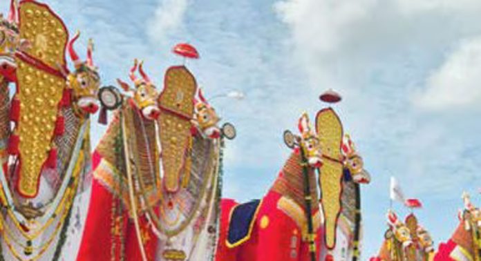 കാഴ്ചയുടെ വർണോത്സവമൊരുക്കി കെട്ടുകാളകൾ കാഴ്ചയുടെ വർണോത്സവമൊരുക്കി കെട്ടുകാളകൾ