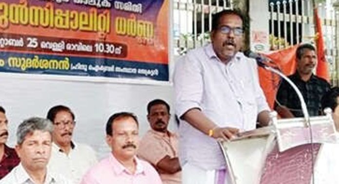 ഹിന്ദു ഐക്യവേദി അടൂർ താലൂക്ക് സമിതി പന്തളത്ത് ധർണ നടത്തി ഹിന്ദു ഐക്യവേദി അടൂർ താലൂക്ക് സമിതി പന്തളത്ത് ധർണ നടത്തി