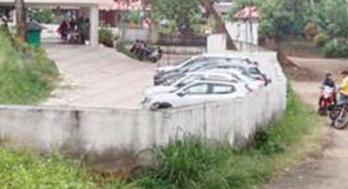 പന്തളത്തെത്തുന്ന ശബരിമല തീർഥാടകരെ വാഹനപര്ക്കിംഗ് വലയ്ക്കും പന്തളത്തെത്തുന്ന ശബരിമല തീർഥാടകരെ വാഹനപര്ക്കിംഗ് വലയ്ക്കും