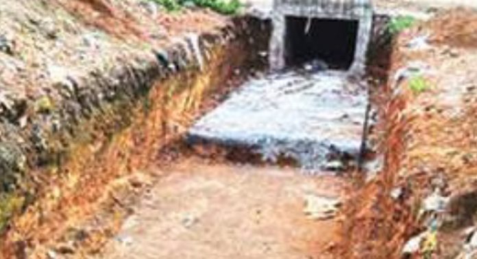 പന്തളം ബസ്സ്റ്റാൻഡ് മാറ്റം ; പണി പൂർത്തിയായില്ല പന്തളം ബസ്സ്റ്റാൻഡ് മാറ്റം ; പണി പൂർത്തിയായില്ല