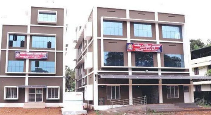 നിർമ്മാണം പൂർത്തിയായിട്ട് ആറ് മാസം ; പത്തനംതിട്ട വനിതാ പോലീസ് സ്റ്റേഷൻ കെട്ടിടം അടഞ്ഞു തന്നെ നിർമ്മാണം പൂർത്തിയായിട്ട് ആറ് മാസം ; പത്തനംതിട്ട വനിതാ പോലീസ് സ്റ്റേഷൻ കെട്ടിടം അടഞ്ഞു തന്നെ