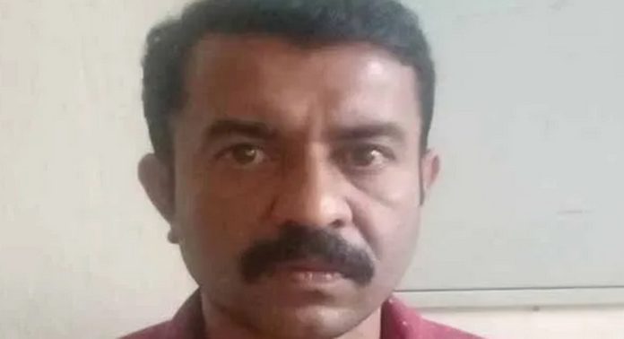 സ്വകാര്യ സ്ഥാപനത്തില് 14 ലക്ഷത്തോളം രൂപ തിരിമറി നടത്തി തട്ടിയെടുത്ത ജീവനക്കാരനെ അടൂര് പോലീസ് അറസ്റ്റ് ചെയ്തു സ്വകാര്യ സ്ഥാപനത്തില് 14 ലക്ഷത്തോളം രൂപ തിരിമറി നടത്തി തട്ടിയെടുത്ത ജീവനക്കാരനെ അടൂര് പോലീസ് അറസ്റ്റ് ചെയ്തു