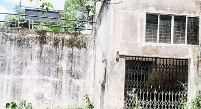 സി.എഫ്.ടി.കെ അക്കാദമിക് ബ്ലോക്ക് കെട്ടിടം കാടുകയറി നശിക്കുന്നു സി.എഫ്.ടി.കെ അക്കാദമിക് ബ്ലോക്ക് കെട്ടിടം കാടുകയറി നശിക്കുന്നു