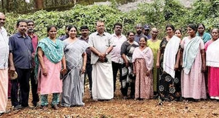 മുല്ലശ്ശേരി കോളനിയിൽ കുഴൽക്കിണർ നിർമിക്കുന്നു മുല്ലശ്ശേരി കോളനിയിൽ കുഴൽക്കിണർ നിർമിക്കുന്നു