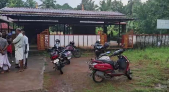 ക്ഷേത്രത്തിൽ കവർച്ച ; 6 സ്വർണവും വെള്ളിയും പണവും കവർന്നു ക്ഷേത്രത്തിൽ കവർച്ച ; 6 സ്വർണവും വെള്ളിയും പണവും കവർന്നു