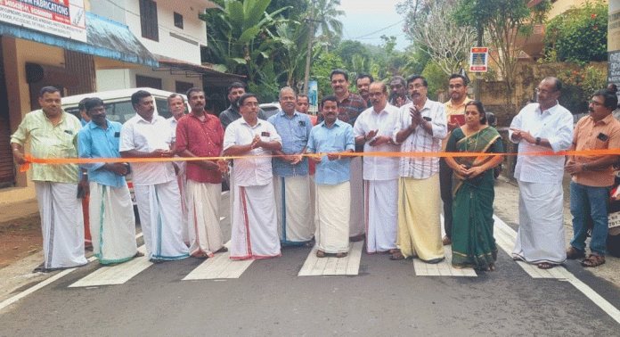 കിളിയാനിക്കൽ തൂളികുളം റോഡിൻ്റെ ഉദ്ഘാടനം അഡ്വ.പ്രമോദ് നാരായൺ എംഎൽഎ നിർവഹിച്ചു കിളിയാനിക്കൽ തൂളികുളം റോഡിൻ്റെ ഉദ്ഘാടനം അഡ്വ.പ്രമോദ് നാരായൺ എംഎൽഎ നിർവഹിച്ചു
