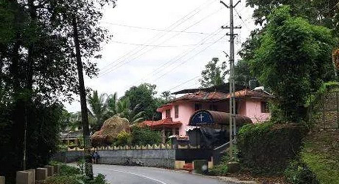 വൈദ്യുതിപോസ്റ്റുകൾ മാറ്റിസ്ഥാപിക്കുന്നതിനെ ചൊല്ലി കെ.എസ്.ഇ.ബിയും പൊതുമരാമത്ത് വകുപ്പും തമ്മിൽ തർക്കം വൈദ്യുതിപോസ്റ്റുകൾ മാറ്റിസ്ഥാപിക്കുന്നതിനെ ചൊല്ലി കെ.എസ്.ഇ.ബിയും പൊതുമരാമത്ത് വകുപ്പും തമ്മിൽ തർക്കം