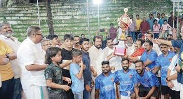 അഖിലകേരള വടംവലി മത്സരം : പ്രതിഭ പ്രളയക്കാട് ജേതാക്കൾ അഖിലകേരള വടംവലി മത്സരം : പ്രതിഭ പ്രളയക്കാട് ജേതാക്കൾ