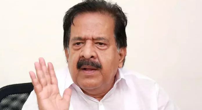 എഡിഎമ്മിന്റെ മരണം ആത്മഹത്യയല്ല, സിപിഎം പരസ്യവിചാരണയിലൂടെ നടത്തിയ കൊലപാതകം തന്നെയാണെന്ന് രമേശ് ചെന്നിത്തല എഡിഎമ്മിന്റെ മരണം ആത്മഹത്യയല്ല, സിപിഎം പരസ്യവിചാരണയിലൂടെ നടത്തിയ കൊലപാതകം തന്നെയാണെന്ന് രമേശ് ചെന്നിത്തല