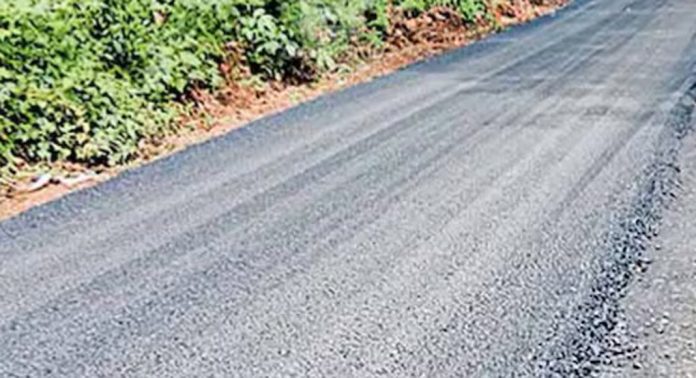 രണ്ട് വർഷത്തെ ദുരിത യാത്രയ്ക്ക് അവസാനം ; പുതമൺ – വയലത്തല റോഡിൽ ടാറിങ് തുടങ്ങി രണ്ട് വർഷത്തെ ദുരിത യാത്രയ്ക്ക് അവസാനം ; പുതമൺ – വയലത്തല റോഡിൽ ടാറിങ് തുടങ്ങി