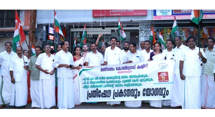 മലയാലപ്പുഴയിൽ കോൺഗ്രസിന്റെ പ്രതിഷേധ മാര്ച്ച് നടന്നു മലയാലപ്പുഴയിൽ കോൺഗ്രസിന്റെ പ്രതിഷേധ മാര്ച്ച് നടന്നു