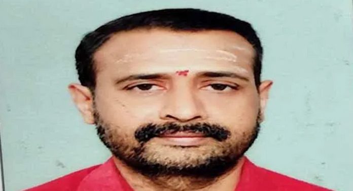 എസ് അരുണ്കുമാര് നമ്പൂതിരി ശബരിമല മേല്ശാന്തി : മാളികപ്പുറത്ത് ടി. വാസുദേവന് നമ്പൂതിരി എസ് അരുണ്കുമാര് നമ്പൂതിരി ശബരിമല മേല്ശാന്തി : മാളികപ്പുറത്ത് ടി. വാസുദേവന് നമ്പൂതിരി