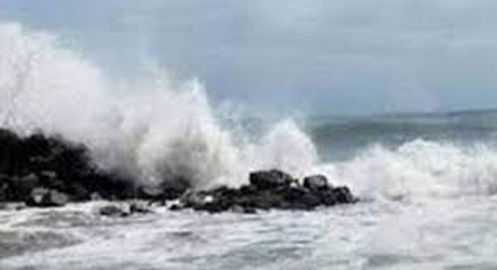 കള്ളക്കടൽ പ്രതിഭാസം ; കടലാക്രമണത്തിന് സാധ്യത കള്ളക്കടൽ പ്രതിഭാസം ; കടലാക്രമണത്തിന് സാധ്യത