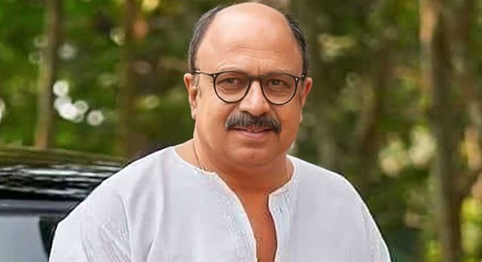 ഒളിവ് ജീവിതം അവസാനിപ്പിച്ച് സിദ്ദിഖ് ; കൊച്ചിയിൽ അഭിഭാഷകനുമായി കൂടിക്കാഴ്ച നടത്തി ഒളിവ് ജീവിതം അവസാനിപ്പിച്ച് സിദ്ദിഖ് ; കൊച്ചിയിൽ അഭിഭാഷകനുമായി കൂടിക്കാഴ്ച നടത്തി