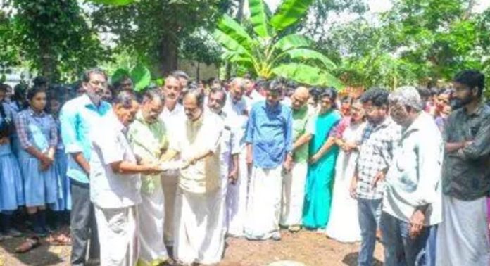 ശ്രീനാരായണ പബ്ലിക് സ്കൂൾ അങ്കണത്തിൽ നിർമ്മിക്കുന്ന ഗുരുമന്ദിരത്തിന്റെ ശിലാസ്ഥാപനം നടന്നു ശ്രീനാരായണ പബ്ലിക് സ്കൂൾ അങ്കണത്തിൽ നിർമ്മിക്കുന്ന ഗുരുമന്ദിരത്തിന്റെ ശിലാസ്ഥാപനം നടന്നു
