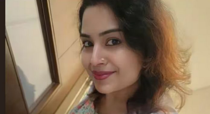 പി.സരിന്റെ രാഷ്ട്രീയ കൂടുമാറ്റത്തെ തുടര്ന്നുള്ള സൈബ൪ ആക്രമണത്തിൽ പ്രതികരണവുമായി ഭാര്യ സൗമ്യ സരിൻ രംഗത്ത് പി.സരിന്റെ രാഷ്ട്രീയ കൂടുമാറ്റത്തെ തുടര്ന്നുള്ള സൈബ൪ ആക്രമണത്തിൽ പ്രതികരണവുമായി ഭാര്യ സൗമ്യ സരിൻ രംഗത്ത്