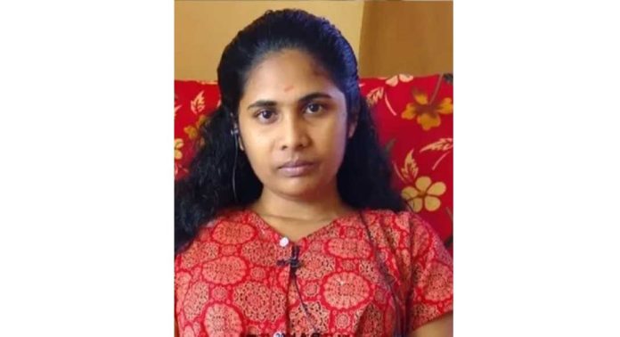 സർക്കാർ ജോലി പ്രഖ്യാപിച്ചതില് സന്തോഷമെന്ന് ശ്രുതി സർക്കാർ ജോലി പ്രഖ്യാപിച്ചതില് സന്തോഷമെന്ന് ശ്രുതി