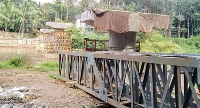 അച്ചൻകോവിലാറിന് കുറുകെ തുമ്പമൺതാഴം മണ്ണാകടവിൽ പണിയാനുദ്ദേശിക്കുന്ന പാലത്തിന്റെ തൂണുകളുടെ പണി പൂർത്തിയായി അച്ചൻകോവിലാറിന് കുറുകെ തുമ്പമൺതാഴം മണ്ണാകടവിൽ പണിയാനുദ്ദേശിക്കുന്ന പാലത്തിന്റെ തൂണുകളുടെ പണി പൂർത്തിയായി