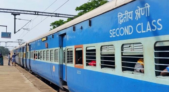 കോഴിക്കോട് ട്രെയിനിൽ നിന്നും വീണ് പെൺകുട്ടിക്ക് ഗുരുതര പരിക്ക് കോഴിക്കോട് ട്രെയിനിൽ നിന്നും വീണ് പെൺകുട്ടിക്ക് ഗുരുതര പരിക്ക്