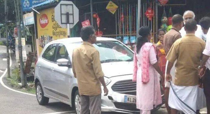 ഉതിമൂട് ജംഗ്ഷനിൽ അപകടങ്ങൾ പെരുകുന്നു ഉതിമൂട് ജംഗ്ഷനിൽ അപകടങ്ങൾ പെരുകുന്നു