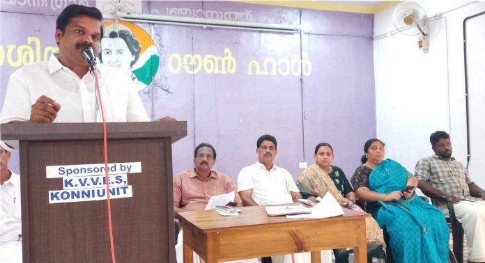6 മാസത്തിനുള്ളിൽ കോന്നി നിയോജക മണ്ഡലത്തിലെ അർഹരായ മുഴുവൻ ആളുകൾക്കും പട്ടയം നൽകുമെന്ന് അഡ്വ. കെ യു ജനീഷ് കുമാർ എം എൽ എ 6 മാസത്തിനുള്ളിൽ കോന്നി നിയോജക മണ്ഡലത്തിലെ അർഹരായ മുഴുവൻ ആളുകൾക്കും പട്ടയം നൽകുമെന്ന് അഡ്വ. കെ യു ജനീഷ് കുമാർ എം എൽ എ