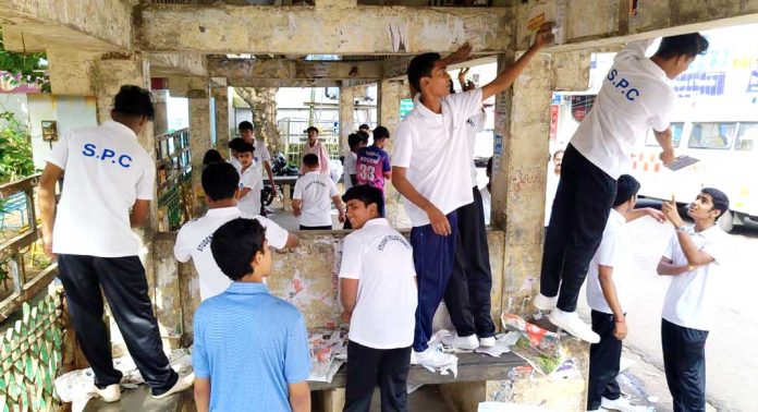 പത്തനംതിട്ട മാർത്തോമ്മാ എസ് പി സി യൂണിറ്റിൻ്റെ നേതൃത്വത്തിൽ നാല് ബസ് കാത്തിരിപ്പ് കേന്ദ്രങ്ങൾ ശുചീകരിച്ചു പത്തനംതിട്ട മാർത്തോമ്മാ എസ് പി സി യൂണിറ്റിൻ്റെ നേതൃത്വത്തിൽ നാല് ബസ് കാത്തിരിപ്പ് കേന്ദ്രങ്ങൾ ശുചീകരിച്ചു